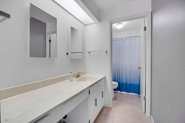 2000 Saint Regis Drive 4G, Lombard, IL 60148