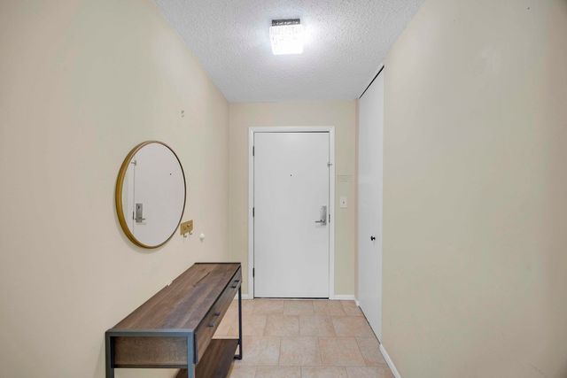 2000 Saint Regis Drive 4G, Lombard, IL 60148