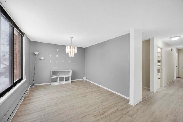 2000 Saint Regis Drive 4G, Lombard, IL 60148