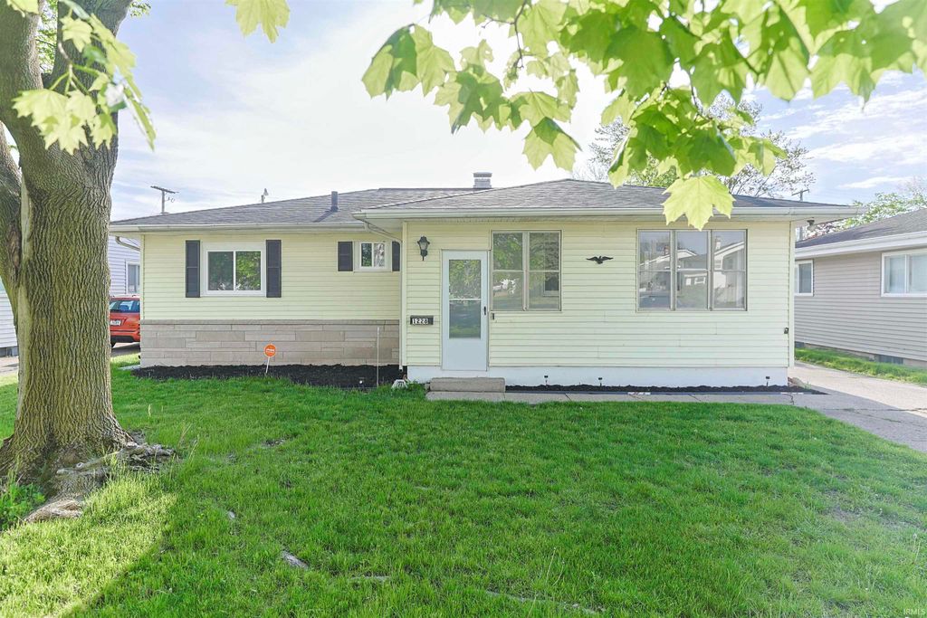 1228 Ironwood Drive, South Bend, IN 46617