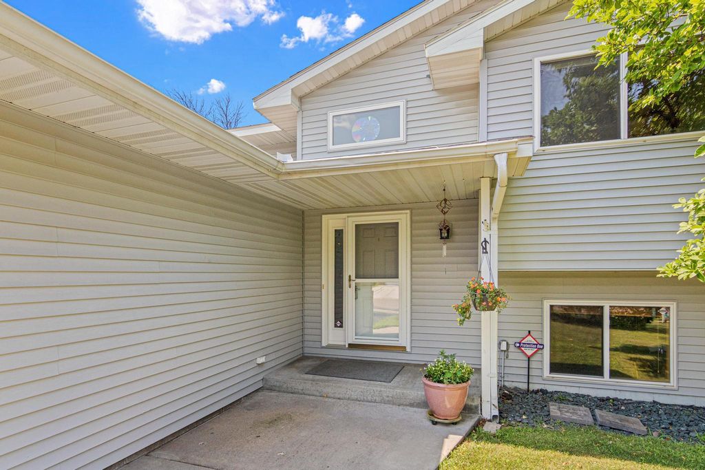 6533 Neddersen Circle, Brooklyn Park, MN 55445 — photo 2