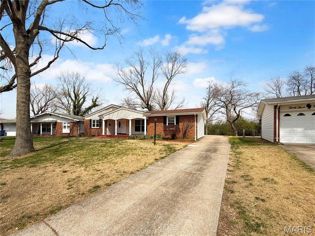 3325 Steed Drive, Florissant, MO 63033