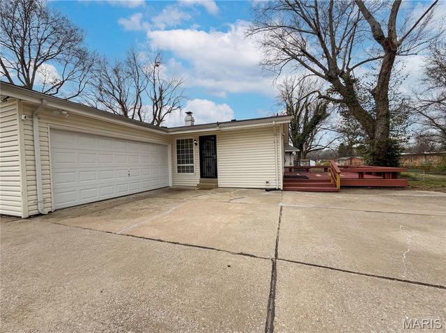 3325 Steed Drive, Florissant, MO 63033