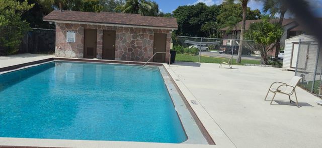 6020 SHAKERWOOD Circle 203, Tamarac, FL 33319