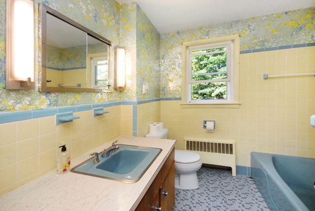 13 Beverly Rd, Acton, MA 01720