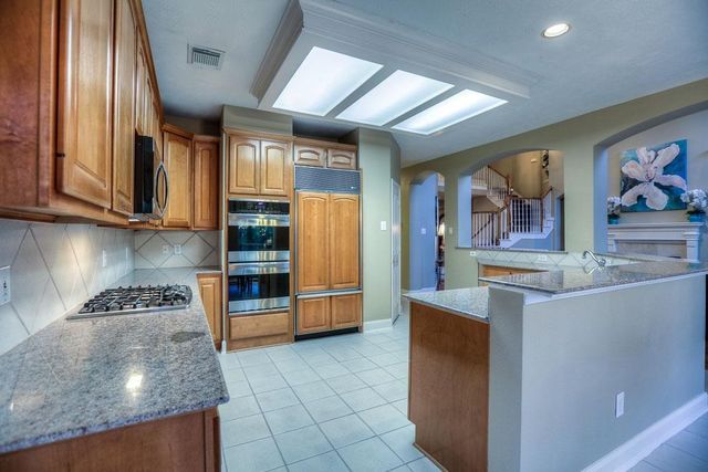 6 Greycrest Place, The Woodlands, TX 77382