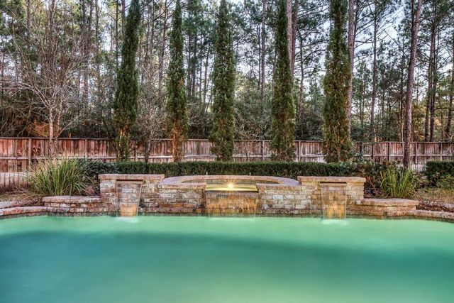 6 Greycrest Place, The Woodlands, TX 77382