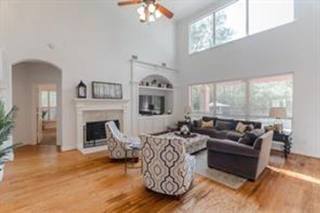 6 Greycrest Place, The Woodlands, TX 77382