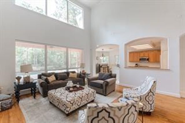 6 Greycrest Place, The Woodlands, TX 77382