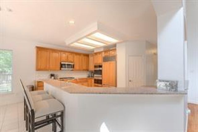 6 Greycrest Place, The Woodlands, TX 77382