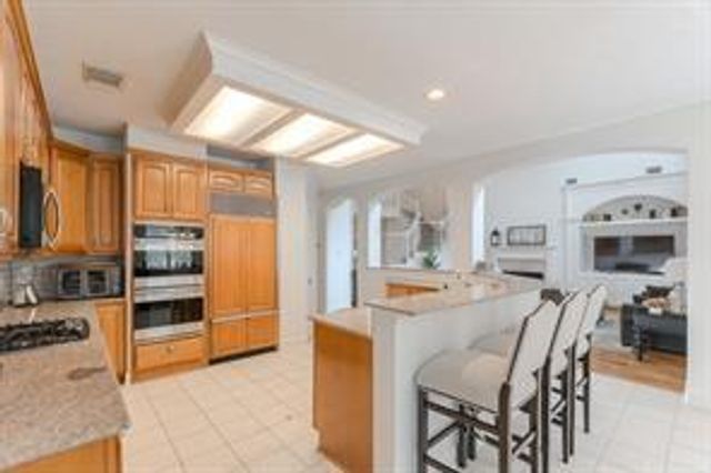 6 Greycrest Place, The Woodlands, TX 77382