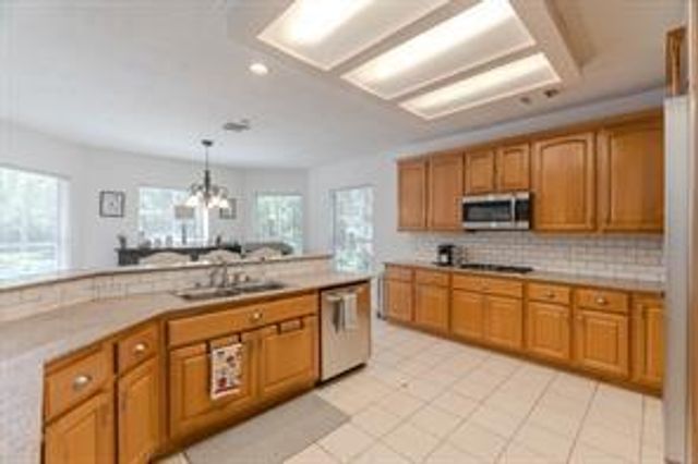 6 Greycrest Place, The Woodlands, TX 77382
