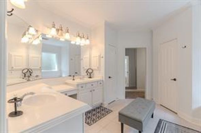 6 Greycrest Place, The Woodlands, TX 77382