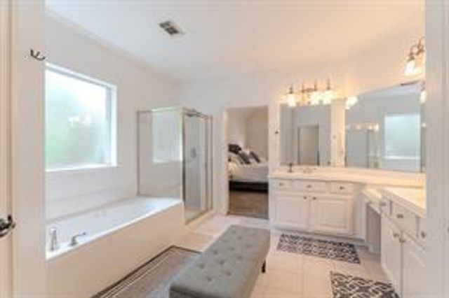 6 Greycrest Place, The Woodlands, TX 77382