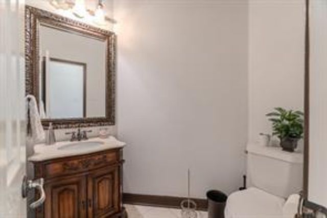 6 Greycrest Place, The Woodlands, TX 77382