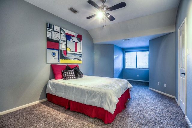6 Greycrest Place, The Woodlands, TX 77382
