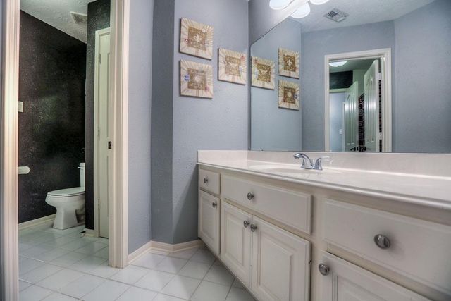 6 Greycrest Place, The Woodlands, TX 77382