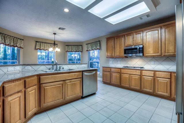6 Greycrest Place, The Woodlands, TX 77382