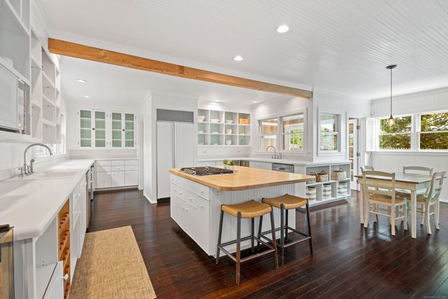118 Middle Beach Road, Madison, CT 06443