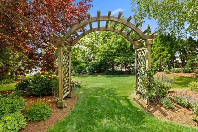 118 Middle Beach Road, Madison, CT 06443
