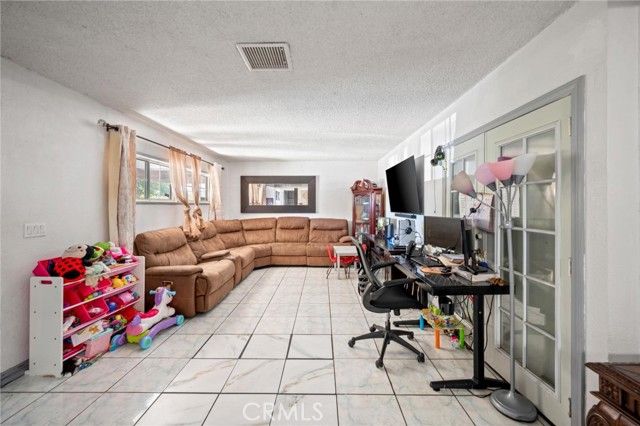 9168 Vena Avenue, Arleta (los Angeles), CA 91331