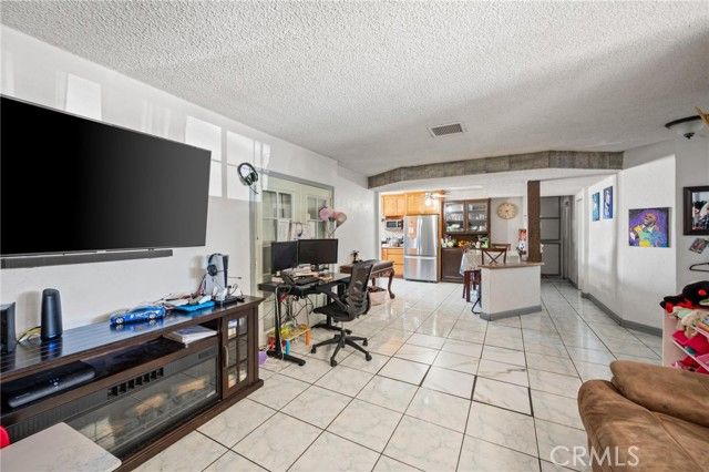 9168 Vena Avenue, Arleta (los Angeles), CA 91331