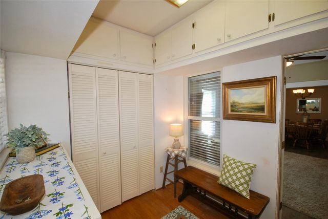 125 W Wallace ST, Gonzales, TX 78629