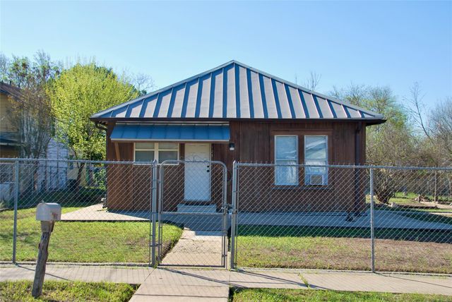 125 W Wallace ST, Gonzales, TX 78629