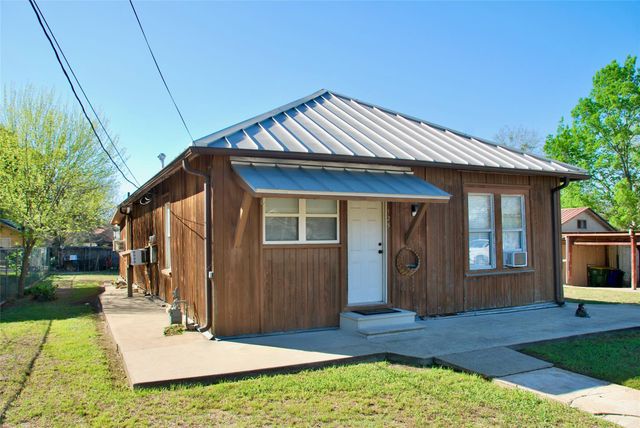 125 W Wallace ST, Gonzales, TX 78629