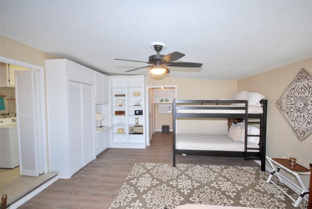 125 W Wallace ST, Gonzales, TX 78629