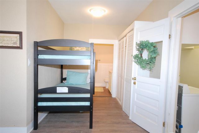 125 W Wallace ST, Gonzales, TX 78629