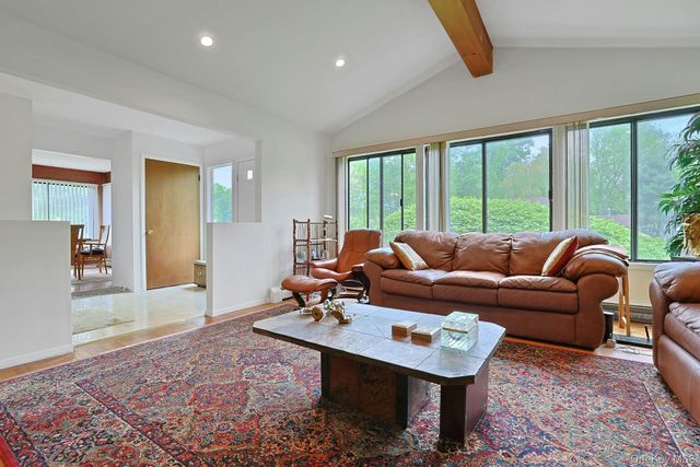 6 Gage Court, Tappan, NY 10983