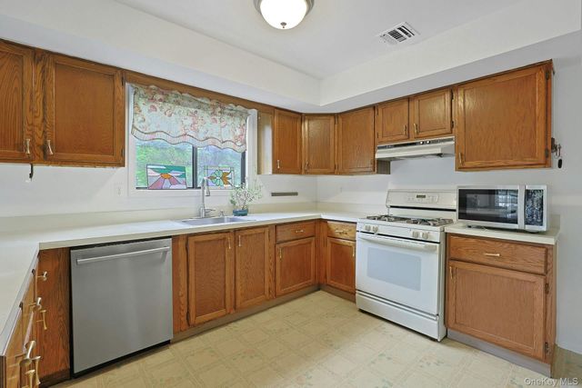 6 Gage Court, Tappan, NY 10983