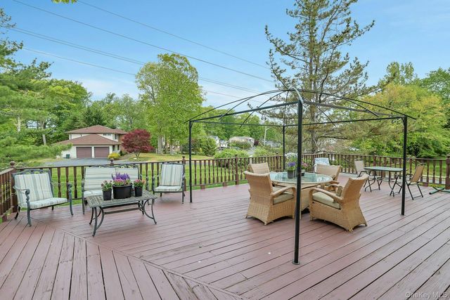 6 Gage Court, Tappan, NY 10983
