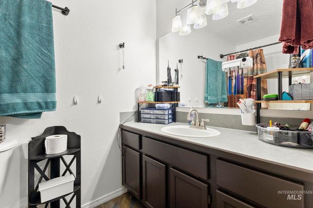 1026 W Edwards Ave, Nampa, ID 83686