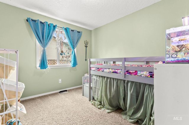 1026 W Edwards Ave, Nampa, ID 83686