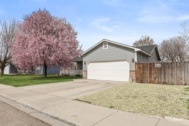 1026 W Edwards Ave, Nampa, ID 83686