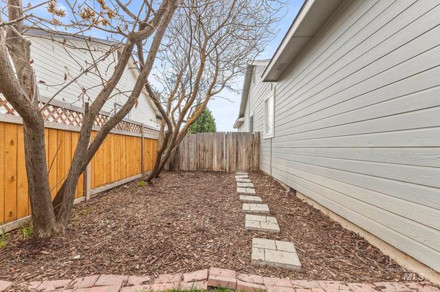 1026 W Edwards Ave, Nampa, ID 83686