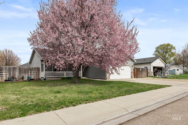 1026 W Edwards Ave, Nampa, ID 83686