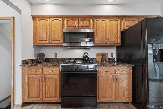 133 N Bywood Avenue, Clawson, MI 48017