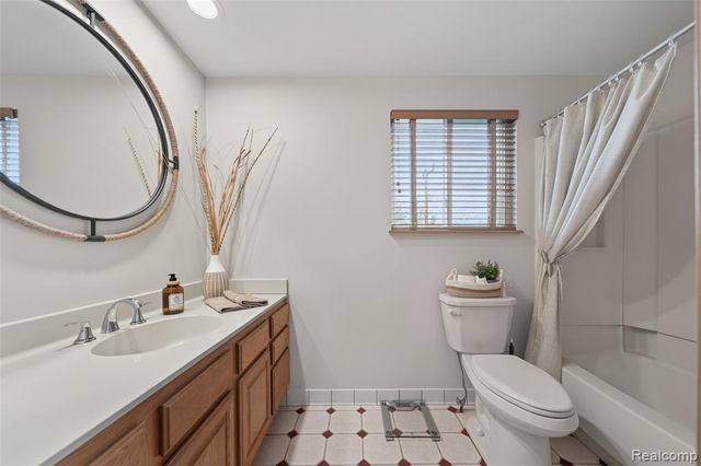 133 N Bywood Avenue, Clawson, MI 48017