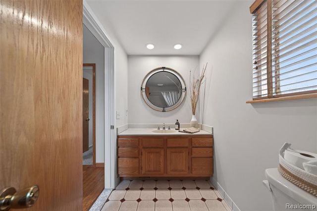 133 N Bywood Avenue, Clawson, MI 48017