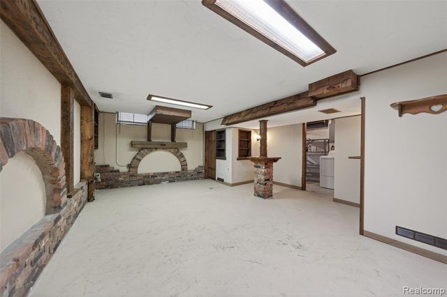 133 N Bywood Avenue, Clawson, MI 48017