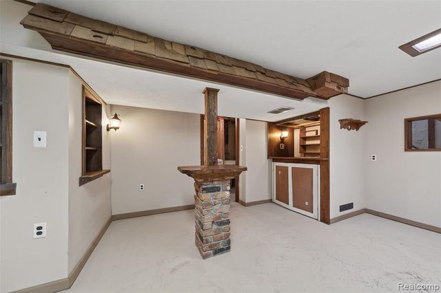 133 N Bywood Avenue, Clawson, MI 48017