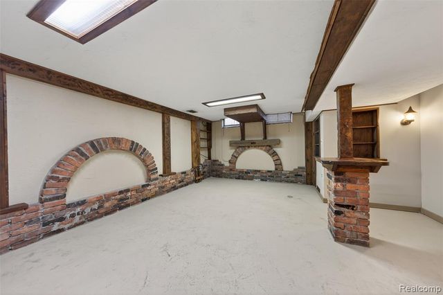 133 N Bywood Avenue, Clawson, MI 48017