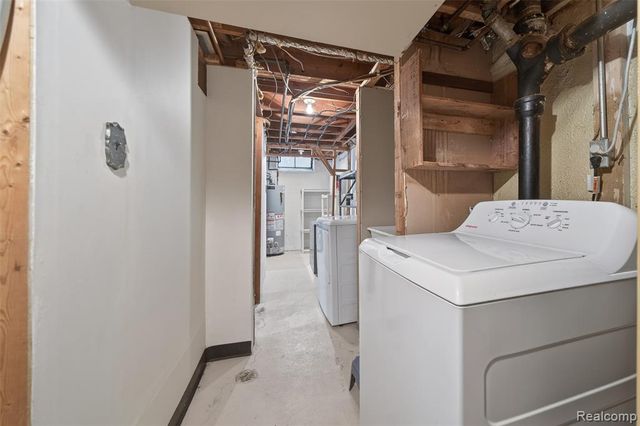 133 N Bywood Avenue, Clawson, MI 48017