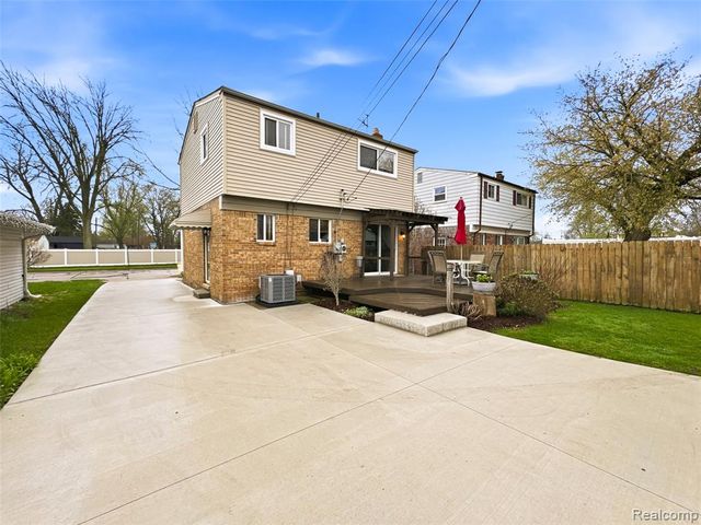 133 N Bywood Avenue, Clawson, MI 48017