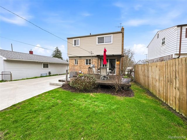 133 N Bywood Avenue, Clawson, MI 48017