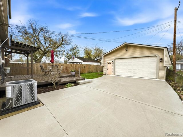 133 N Bywood Avenue, Clawson, MI 48017