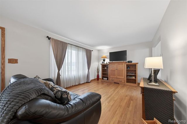 133 N Bywood Avenue, Clawson, MI 48017